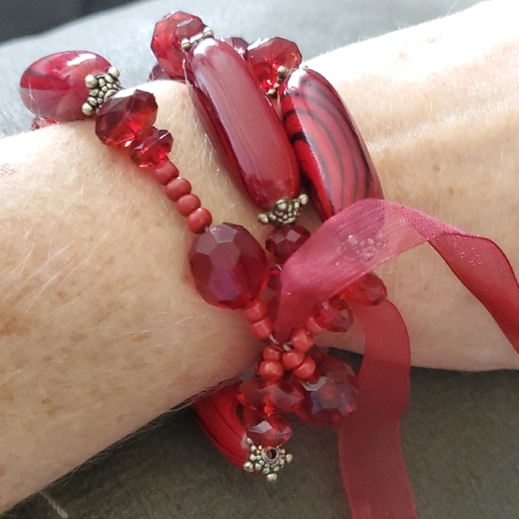 Crimson Stretch Bracelet – Sparkling Red & Gold-Tone Beads - Picture 2 of 3